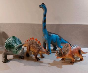 4 speelgoed dino's beschikbaar voor biedingen