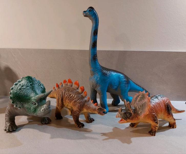 4 speelgoed dino's, Kinderen en Baby's, Speelgoed | Actiefiguren, Gebruikt, Ophalen
