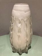Vintage vaas melkglas, Wit, Ophalen of Verzenden, Minder dan 50 cm, Glas