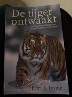 De Tijger Ontwaakt - Peter A. Levine, Boeken, Ophalen of Verzenden, Gelezen, Klinische psychologie