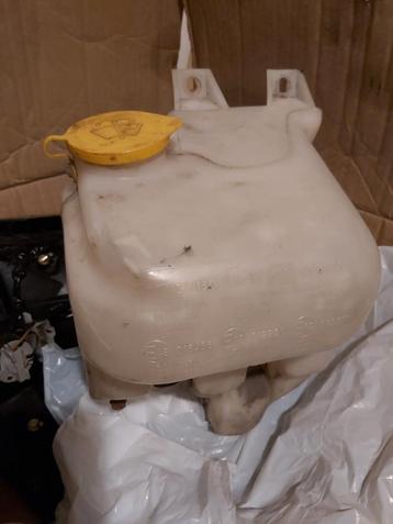 Ruitensproeier tank Subaru Forester SF5 beschikbaar voor biedingen