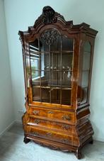 Antieke houten kast met glazen deuren, Ophalen