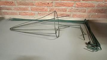 Plantensteunen voor een koopje beschikbaar voor biedingen