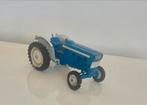 Britains Ford 5000 tractor met metalen spatborden, Hobby en Vrije tijd, Modelauto's | 1:32, Verzenden, Gebruikt, Tractor of Landbouw