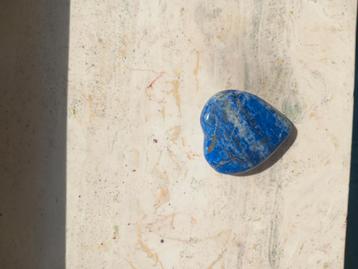 Lapis lazuli in hartjesvorm beschikbaar voor biedingen