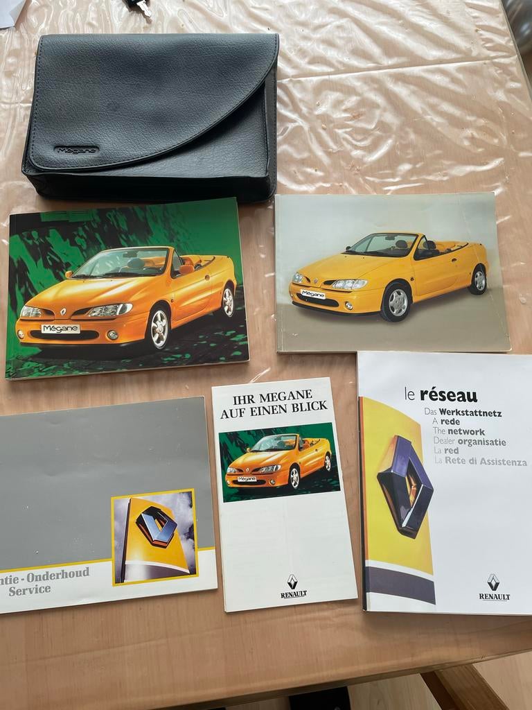 Renault Megane Cabrio Gebruikershandleidingen, Auto diversen, Handleidingen en Instructieboekjes, Ophalen of Verzenden