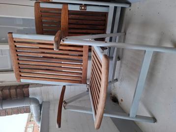 2 tuinstoelen met kussens gratis ophalen wegens verhuizing.  beschikbaar voor biedingen