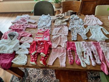 Baby kleding samen 15 euro beschikbaar voor biedingen