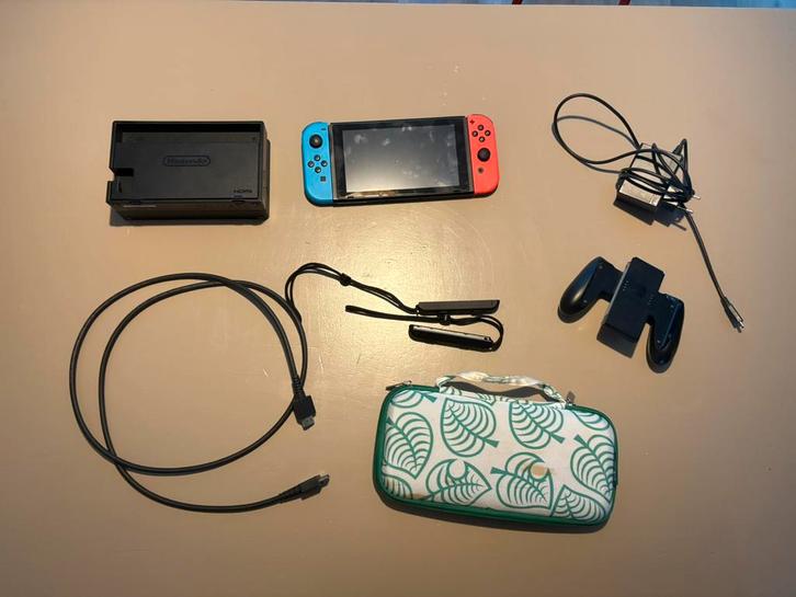 Nintendo Switch versie 2019, Spelcomputers en Games, Spelcomputers | Nintendo Switch, Gebruikt, Switch 2019 Upgrade, Met 2 controllers