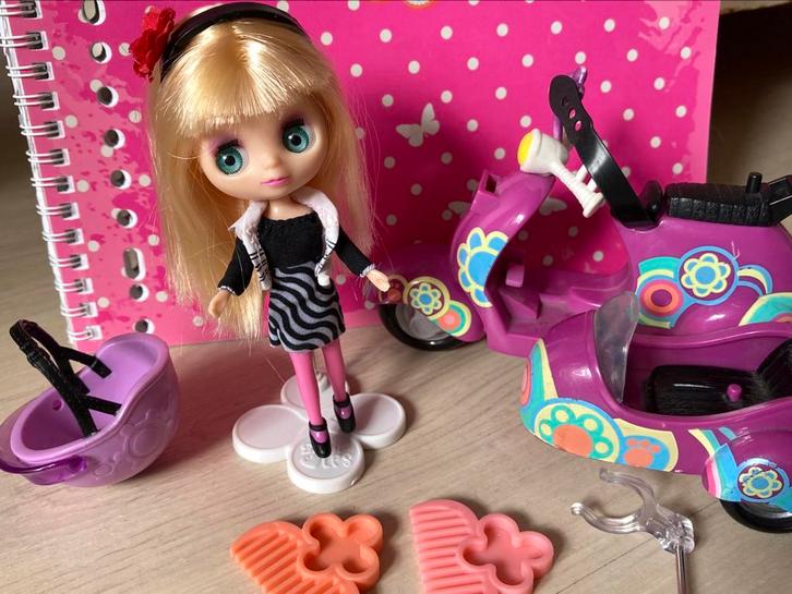 Blythe B31 #31 littlest pet shop scooter kleren petshop LPS, Verzamelen, Poppetjes en Figuurtjes, Gebruikt, Ophalen of Verzenden