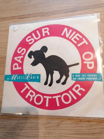 Marcel canin/pas sur niet op trotoir beschikbaar voor biedingen