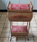 Retro Rotan naaimand 2 etages/mooie patronen/velours bekleed, Ophalen of Verzenden, Gebruikt