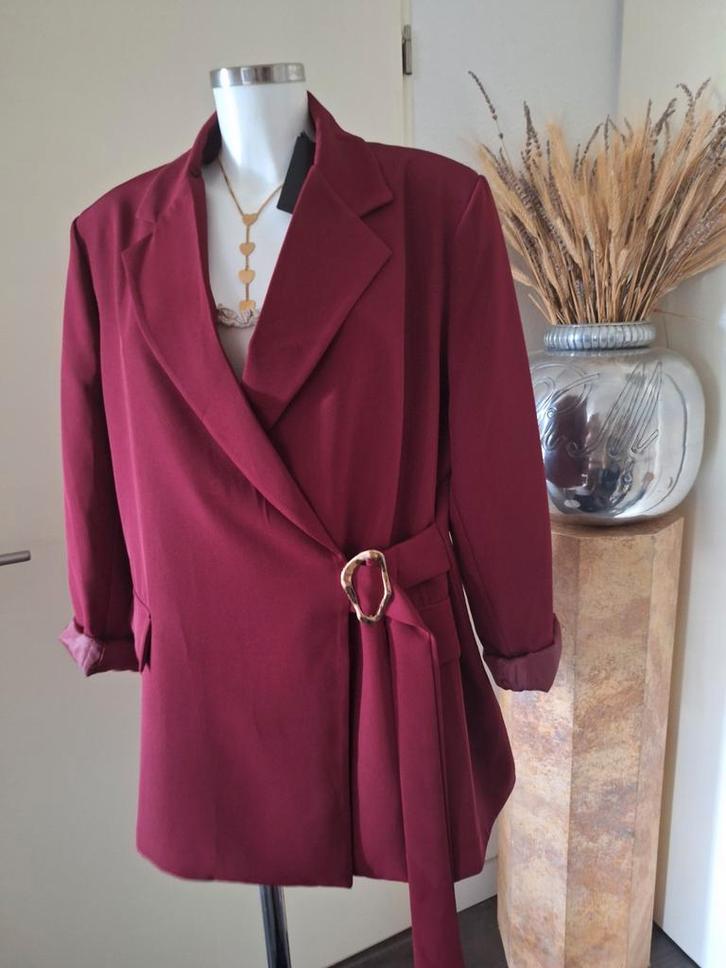 Nieuwe ruimvallende blazer burgundy Universele maat 40 42 44, Kleding | Dames, Jasjes, Kostuums en Pakken, Nieuw, Jasje, Maat 42/44 (L)
