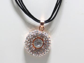 Strass hanger rose goud kleurig + ketting pu leder beschikbaar voor biedingen