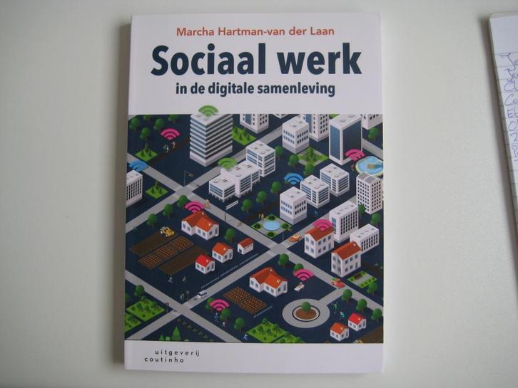 Sociaal Werk in de digitale samenleving M.Hartman-van der La, Boeken, Studieboeken en Cursussen, Zo goed als nieuw, HBO, Alpha
