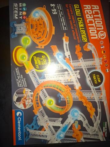 Action and reaction glow knikkerbaan. Zo goed als nieuw.  beschikbaar voor biedingen