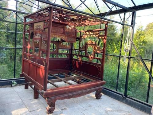 Chinees hemelbed met veel houtsnijwerk, Antiek en Kunst, Antiek | Meubels | Bedden, Ophalen of Verzenden