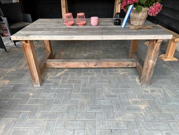 Tuin tafel beschikbaar voor biedingen