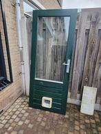 Hardhouten deur met kattenluik., Ophalen, Kunststof, Gebruikt, Buitendeur