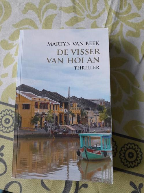 Martyn van Beek - De visser van Hoi An, Boeken, Thrillers, Zo goed als nieuw, Nederland, Ophalen of Verzenden