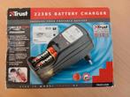 Trust 223BS Batterij oplader + batterijen, Ophalen, Zo goed als nieuw