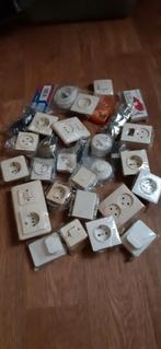 Diverse stopcontacten en schakelaars, Ophalen of Verzenden, Stopcontact