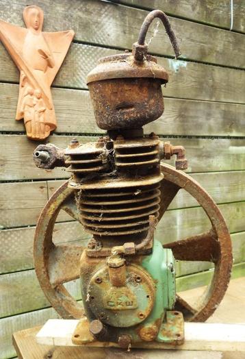 * Grote oude compressor pomp* Vintage Industrieel. beschikbaar voor biedingen