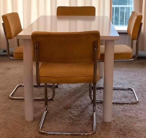 RETRO EETTAFEL, BIJZETTAFEL, STOELEN uit 1970. DESIGN!, Verzamelen, Retro, Huis en Inrichting, Ophalen