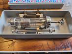 Klassieke injectiespuiten, Antiek en Kunst, Antiek | Gereedschap en Instrumenten, Ophalen of Verzenden