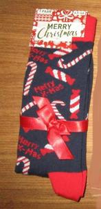 Nr.29: Leuke kerstsokken happy socks Merry Christmas text en, Ophalen of Verzenden, Nieuw, Maat 43 t/m 46, Overige kleuren