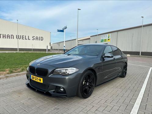 BMW 5-Serie 2.0 520I M5-look AUT 184 PK Sedan 2016 Grijs, Auto's, BMW, Particulier, 5-Serie, ABS, Achteruitrijcamera, Airbags