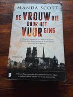 Manda Scott - De vrouw die door het vuur ging, Boeken, Ophalen of Verzenden, Zo goed als nieuw, Manda Scott