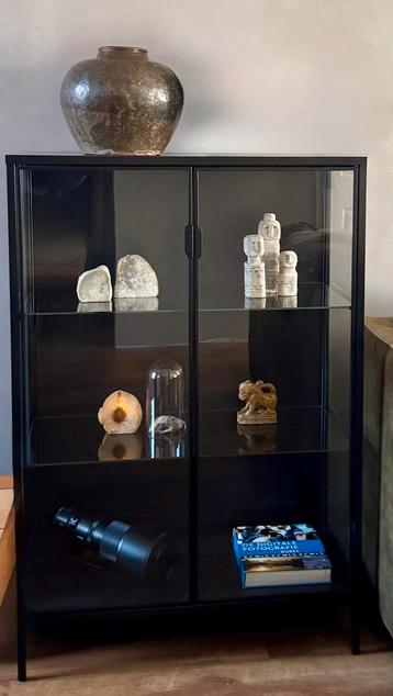 Ikea vitrine kast met verlichting beschikbaar voor biedingen