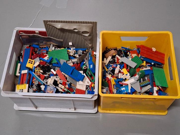 Vintage partij LEGO / speelgoed 2 kratten 9 kilo, Kinderen en Baby's, Speelgoed | Duplo en Lego, Gebruikt, Lego, Ophalen