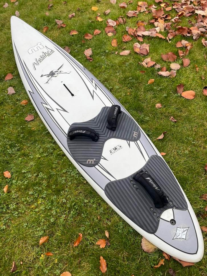 Mistral Naish 8’6 incl. vin, boardbag, zittrapeze, Watersport en Boten, Windsurfen, Zo goed als nieuw, Overige typen, Minder dan 5 m²
