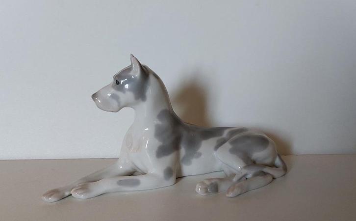 Lomosov poseleinen beeld van een Deense Dog, Antiek en Kunst, Kunst | Beelden en Houtsnijwerken, Ophalen of Verzenden