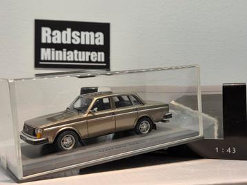 Volvo 244 GL - grijsbruin metallic - 1:43 Neo Scale Models beschikbaar voor biedingen