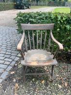 Oude houten stoel met armleuningen, Huis en Inrichting, Stoelen, Gebruikt, Bruin, Ophalen of Verzenden, Eén
