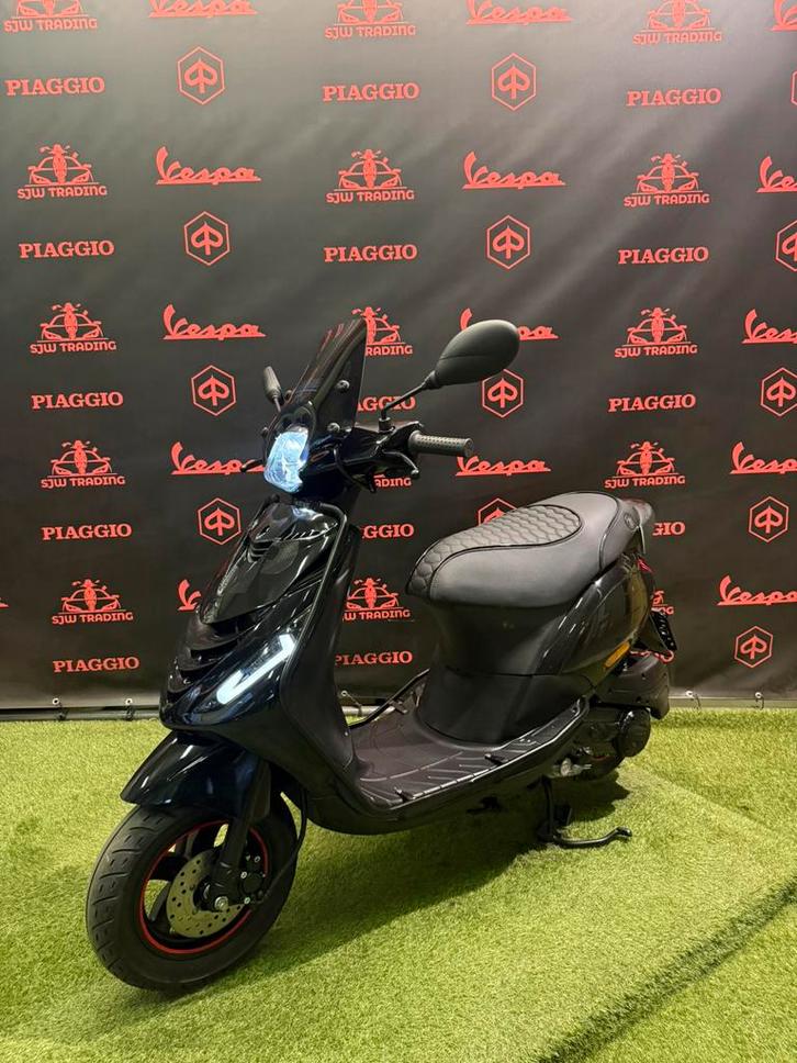 Piaggio Zip 2018 Snor/Brom! SP Black on Black Garantie!, Fietsen en Brommers, Scooters | Piaggio, Zip, Benzine, Ophalen of Verzenden