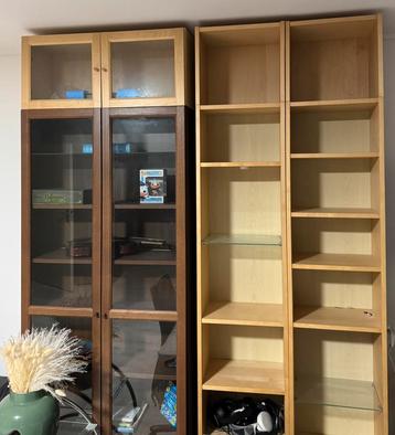 Ikea billy bookcase with glass doors beschikbaar voor biedingen