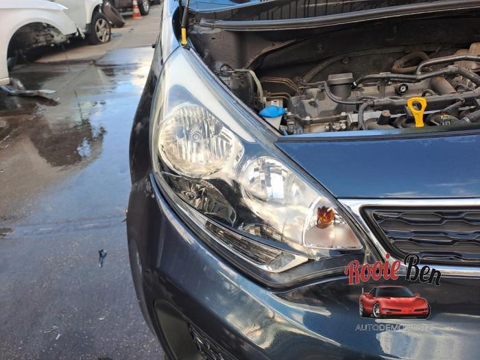 Koplamp rechts van een Kia Rio, Auto-onderdelen, Verlichting, Kia, Gebruikt, 3 maanden garantie, Ophalen of Verzenden