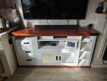 Leuke tv meubel  beschikbaar voor biedingen
