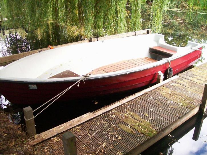 Te koop  vis en toerbootje met buitenboordmotor, Watersport en Boten, Vis- en Consoleboten, Gebruikt, Tot 10 pk, 3 tot 6 meter