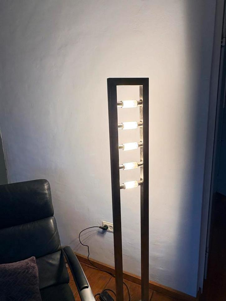 RVS staande lamp zonder dimmer, Huis en Inrichting, Lampen | Vloerlampen, Gebruikt, 150 tot 200 cm, Metaal, Ophalen
