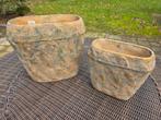 Twee bloempotten van PTMD type: 'Lourdes' Ovaal, Ophalen of Verzenden, Overige vormen, Steen, Balkon