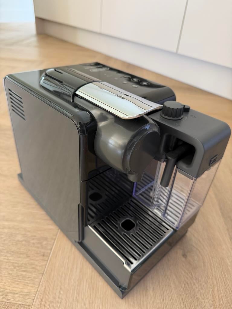 Nespresso De'Longhi Lattissima One EN500.B  Koffiecupmachine, Gebruikt, Koffiemachine, Ophalen of Verzenden, 1 kopje