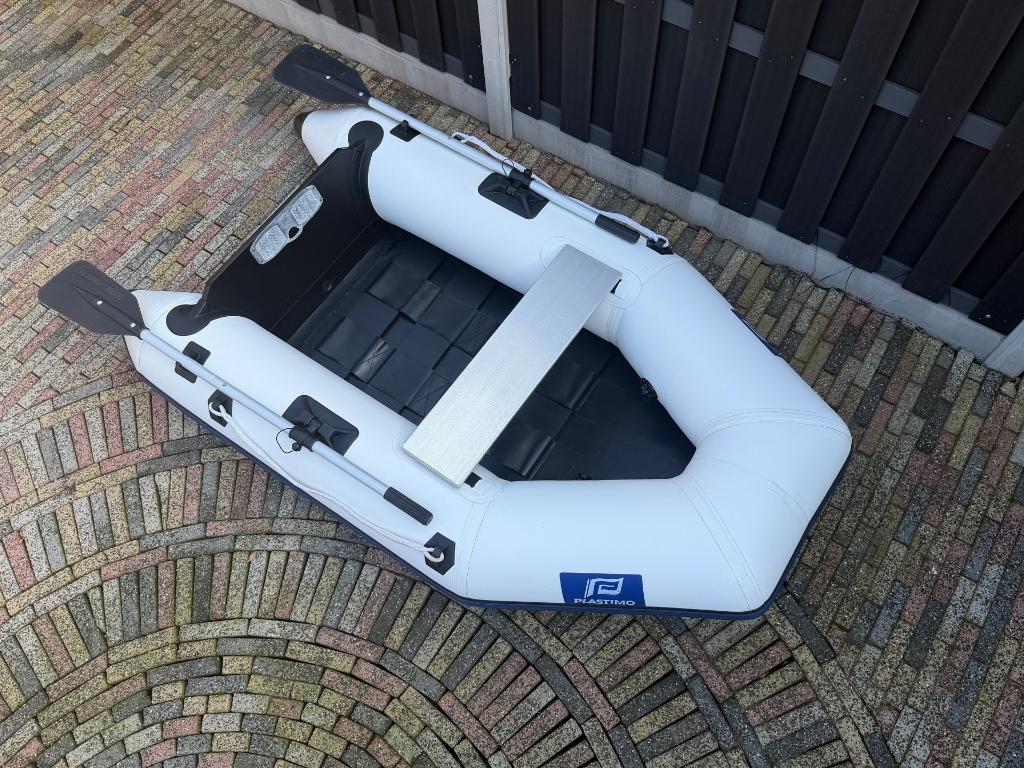 ZGAN ! Plastimo P220 SH + meerdere rubberboten v.a 150,00, Watersport en Boten, Rubberboten, Zo goed als nieuw, Benzine, Minder dan 70 pk