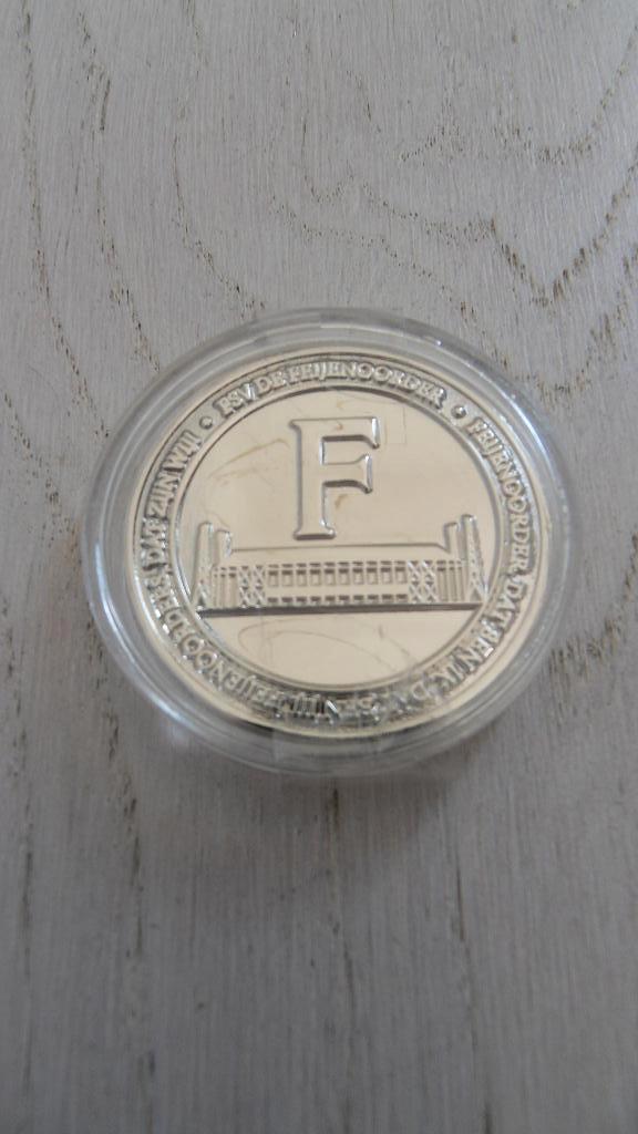 Penning Feijenoord 90 jaar : FSC De Feijenoorder in plastic, Ophalen of Verzenden, Overige materialen