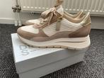 DLS an Italian walk schoenen, Ophalen of Verzenden, Zo goed als nieuw, Beige, Sneakers of Gympen