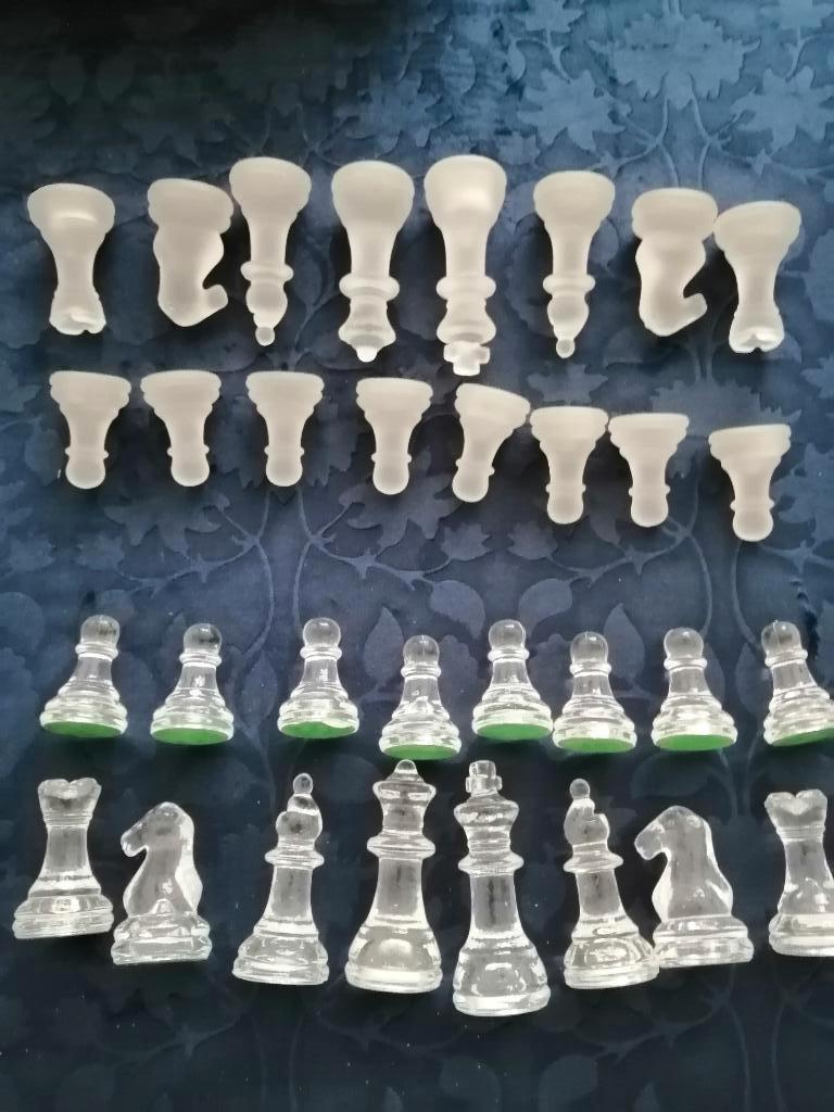 Schaakstukken van glas COMPLEET in doos, Hobby en Vrije tijd, Gezelschapsspellen | Bordspellen, Ophalen of Verzenden, Zo goed als nieuw